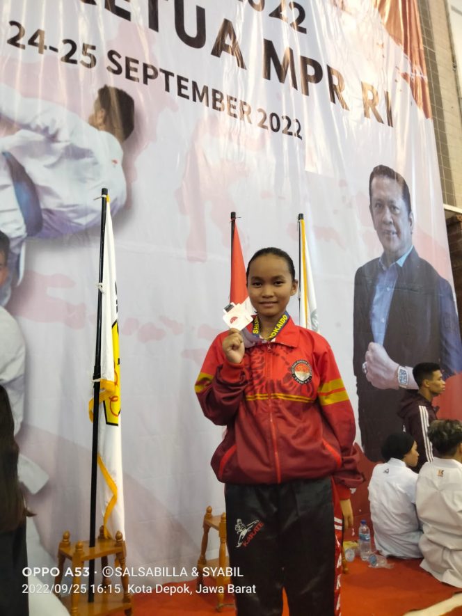
 Prestasi Membanggakan, Salsabilla Ukthi Putri Asal Tanah Periuk Harumkan Nama Kabupaten Bungo Raih Mendali Emas di Kejurnas Shokaido 2022 Jawa Barat