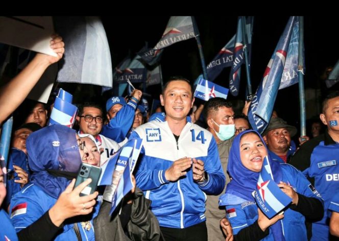 
 Jalan Kaki ke KPU Diiringi Ratusan Kader, AHY: Kami Siap Ikut Pemilu, Perjuangkan Perubahan & Perbaikan