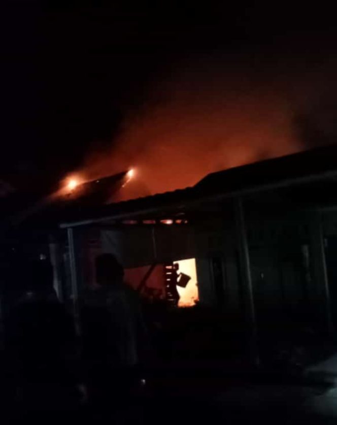 
 Satu Unit Rumah Warga di Perumahan Royal Asri Dusun Sungai Mengkuang Terbakar
