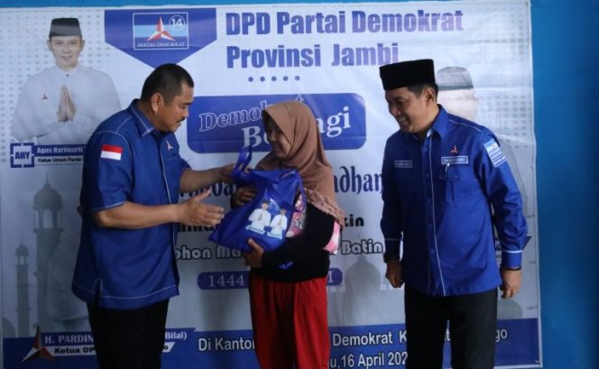 
 Berkah Ramadhan, DPC Partai Demokrat Kabupaten Bungo Bagikan 10 Ton Beras Kepada Masyarakat