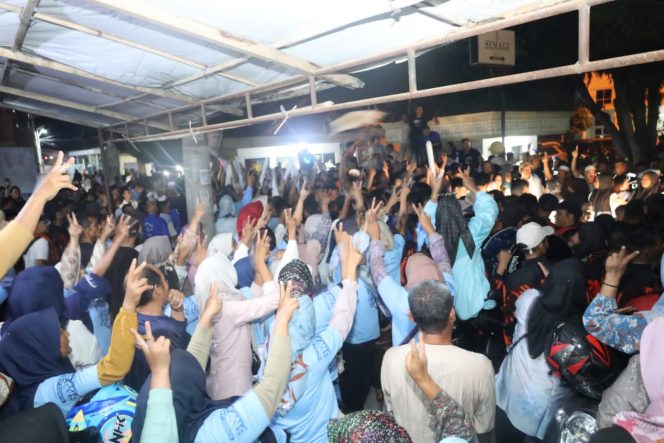 
 Masuk ke Arena Debat, Jumiwan – Maidani Disambut Sholawatan