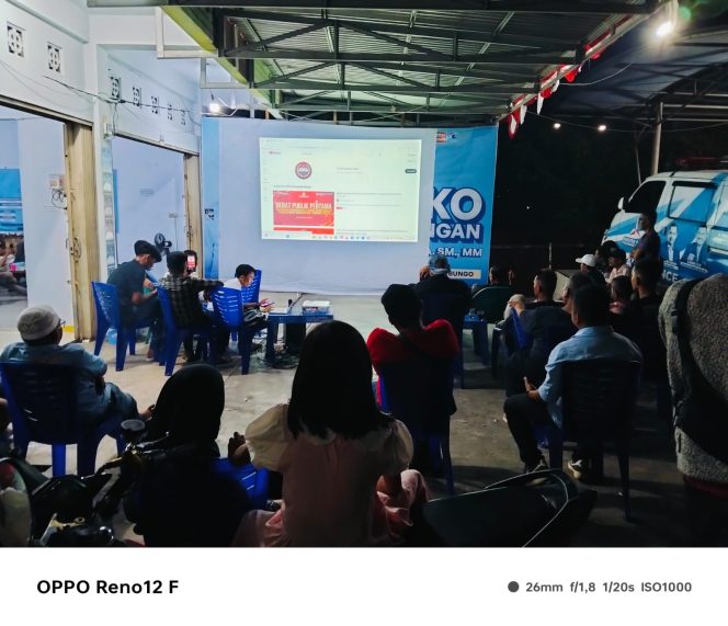 
 Pendukung Jumiwan-Maidani Nobar Debat Kandidat Putaran Pertama di Posko Pemenangan