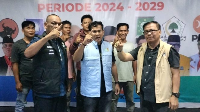 
 Ketua dan Pengurus Garda SPOK Tanah Sepenggal Alihkan Dukungan ke 01 Dedy-Dayat