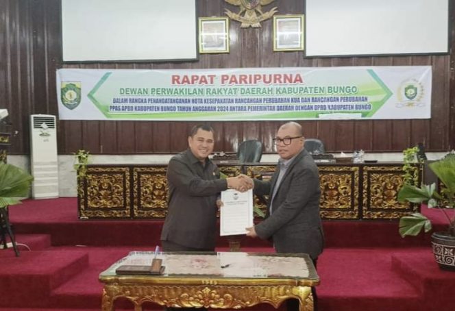 
 Bupati Bungo H. Mashuri Menandatangani Nota Kesepakatan Perubahan KUA dan PPAS T.A 2024