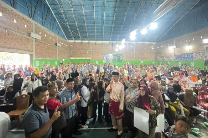 
 Dedy-Dayat Hadiri Pengukuhan Tim 10 Kuamang Kuning