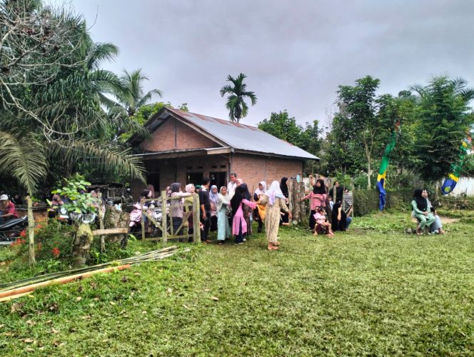
 Warga Teluk Kuali Antusias Menyaksikan Pembukaan TMMD ke-123 Kodim 0416/Bute