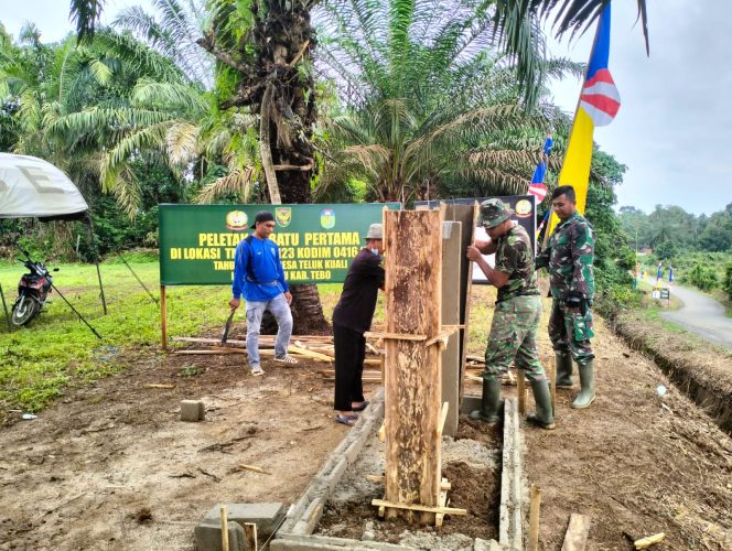 
 Tugu Prasasti Mengingatkan Desa Ini Merupakan Lokasi TMMD