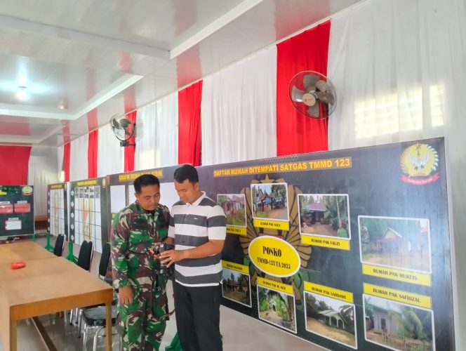 
 Pendim Pelda Rudi dan Praka Eko Berperan Aktif Untuk Mendokumentasikan TMMD ke-123 Desa Teluk Kuali dan Malako Intan