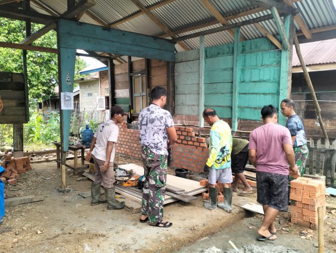 
 Hendri Pemilik Rumah Tidak Layak Huni bersyukur, Program TMMD membuat Rumahnya Menjadi Lebih Baik dan Nyaman