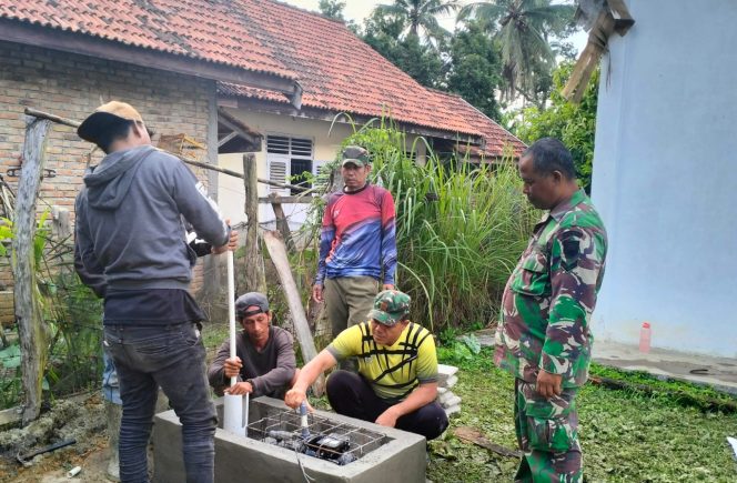
 Pemasangan Pipa Sumur Bor Memastikan Distribusi Air Bersih pada Program TMMD Tersalurkan