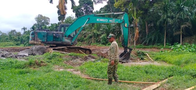 
 Dukung Program Ketahanan Pangan, Satgas TMMD Bangun 3 Kolam Ikan