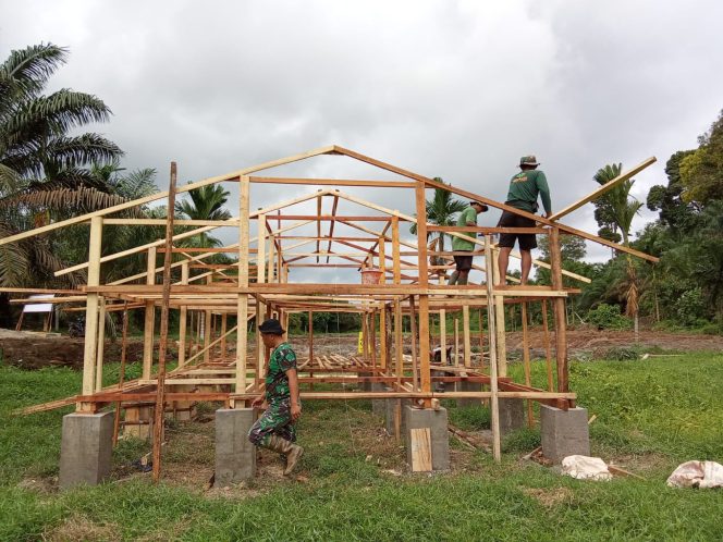
 Memasuki Hari ke-10 Program TMMD Kodim 0416/Bute, Anggota Satgas Terus Bekerja Keras