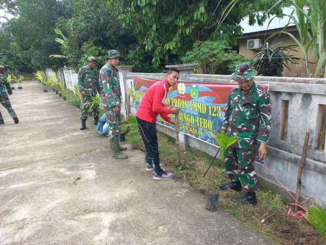 
 Warga Teluk Kuali bersama Satgas TMMD gelar Penanaman Bibit Pohon