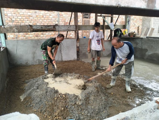 
 Ibadah Puasa Tak Menyurutkan Semangat TNI dalam Menyelesaikan Program TMMD