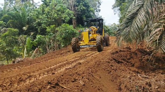 
 Program TMMD dengan Membuka Jalan Baru Permudahkan Warga Mengangkut Hasil Panen