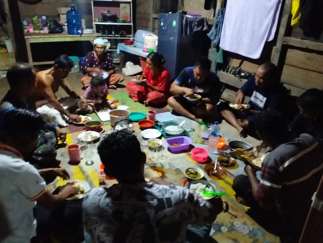 
 Prajurit TNI Buka Puasa Bersama Para Orang Asuh