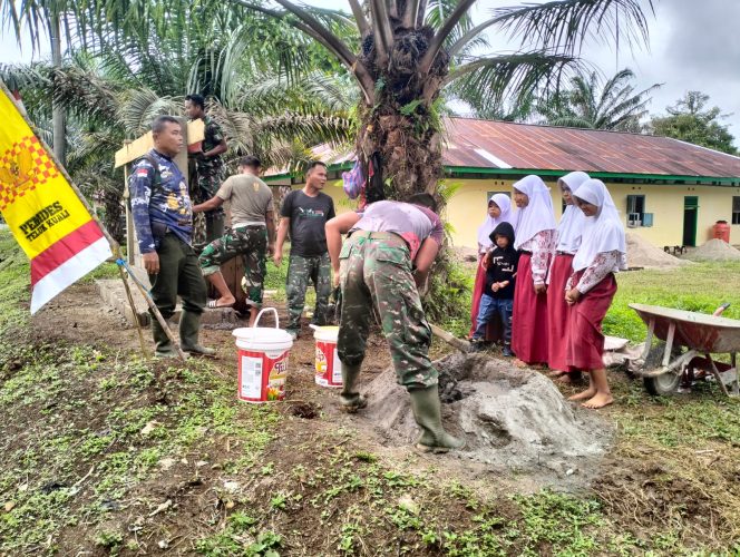 
 Wujud Nyata Kedekatan Satgas TMMD pada Anak-anak SD Bukti Kemanunggalan TNI