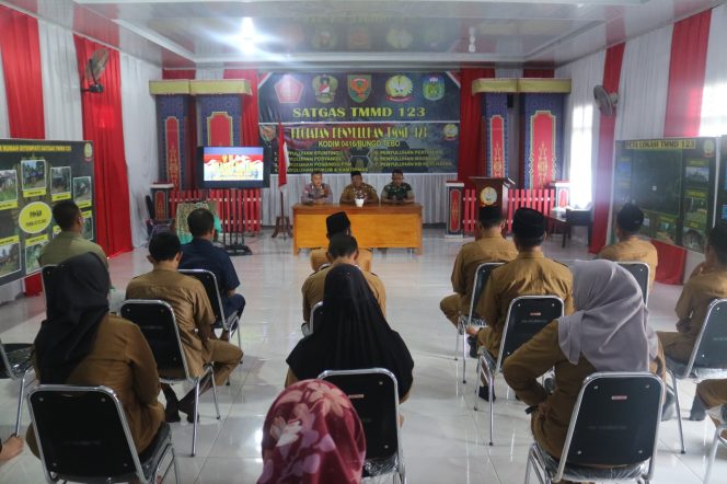 
 Satgas TMMD bersama Polres Tebo beri Penyuluhan Hukum Kamtibmas
