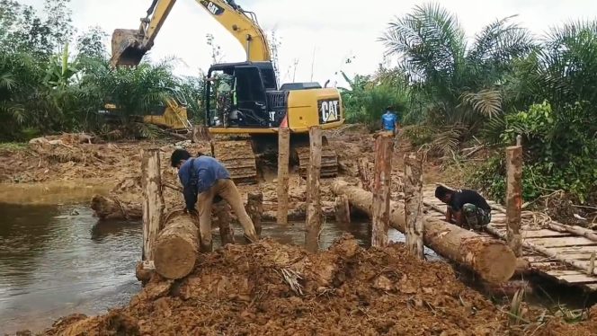 
 Peningkatan Infrastruktur Jalan Usaha Tani di Desa Malako Intan Permudah seluruh Akses Warga