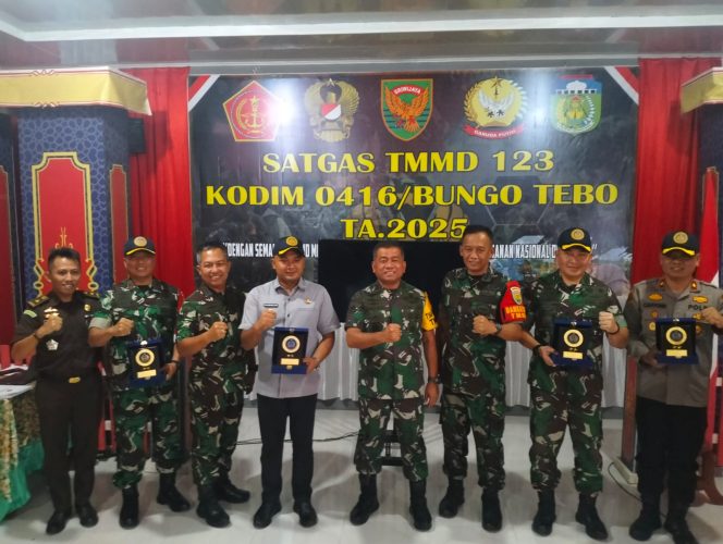 
 Tim Wasev Kunjungan ke Teluk Kuali dan Malako Intan Mengecek Progres TMMD