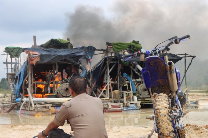 
 Kapolres Bungo Ultimatum Pelaku PETI, Setelah 7 Hari Kedepan Akan Gelar Razia Diseluruh Titik Lokasi Dompeng