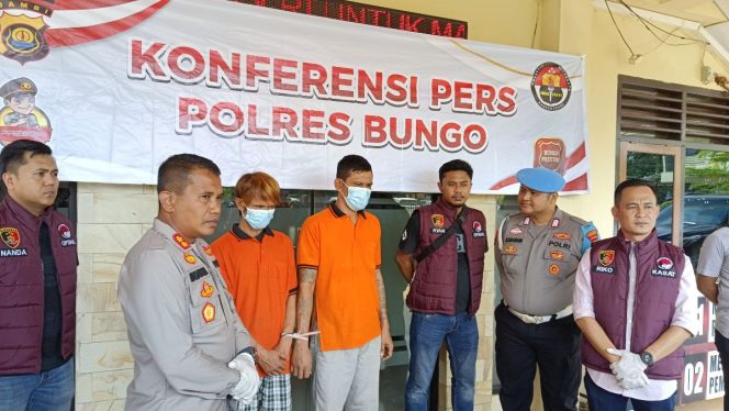 
 2 Orang Pelaku Pengedar Narkoba Jenis Sabu Ditahan Polisi