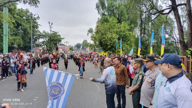
 Dibuka oleh Bupati Bungo Lomba Drumband Bupati Cup 2025 Diikuti para Juara 1 2 3 Ditingkat Kecamatan