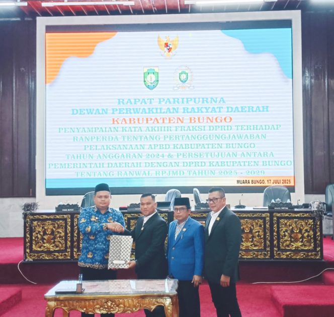 
 Paripurna Penyampaian Kata Akhir Fraksi terhadap Ranperda tentang Pertanggungjawaban Pelaksanaan APBD tahun 2024 dan Persetujuan antara Pemda dengan DPRD Kabupaten Bungo tentang Ranwal RPJM tahun 2025-2029