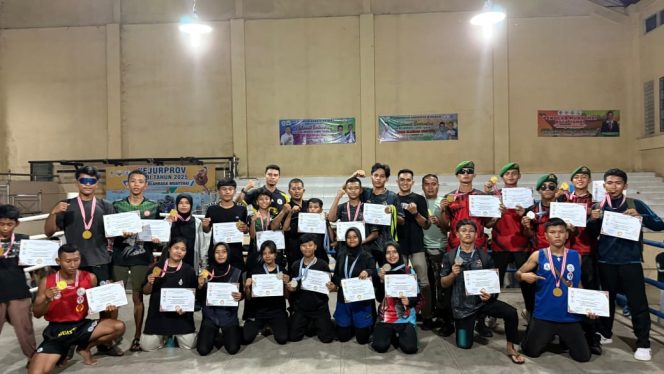 
 Dengan Raihan 14 Mendali Emas, Muaythai Tebo Juara Umum Kejurprov Jambi Tahun 2025
