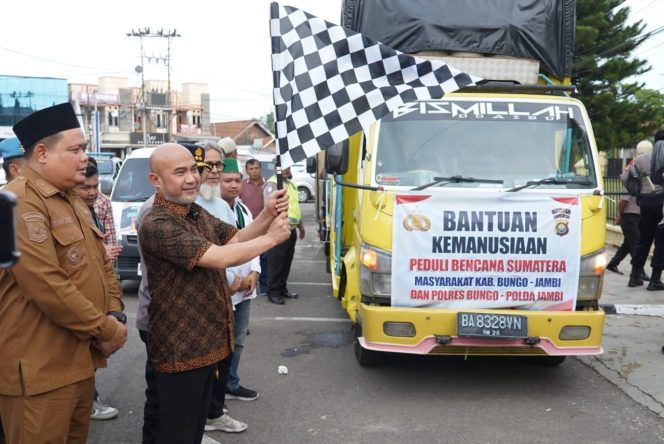 
 Bupati Bungo Didampingi Wabup dan Kapolres Bungo Lepas Keberangkatan Bantuan untuk Korban Bencana Alam