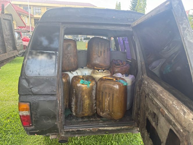 
 Polisi Amankan Puluhan Jerigen Solar dan Enam Kendaraan di SPBU Lubuk Landai