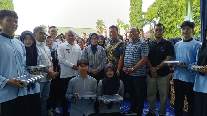 
 Bupati Bungo Didampingi Anggota DPD RI Elviana Launching Makan Bergizi Gratis