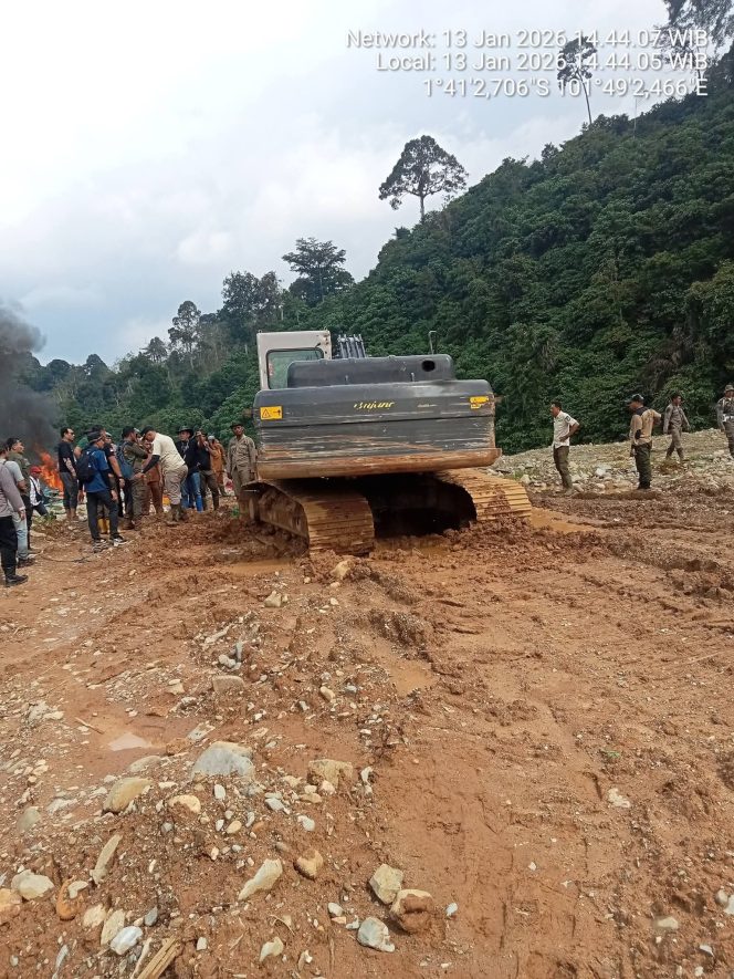 
 4 Unit alat berat Diamankan pada Razia Gabungan yang Dipimpin oleh Bupati Bungo