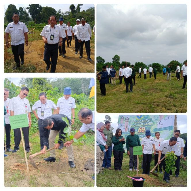 
 Sekda Bungo Dr. Donny Iskandar Tanam Pohon bersama Dalam Rangka Penanaman Pohon Serentak Se-provinsi Jambi