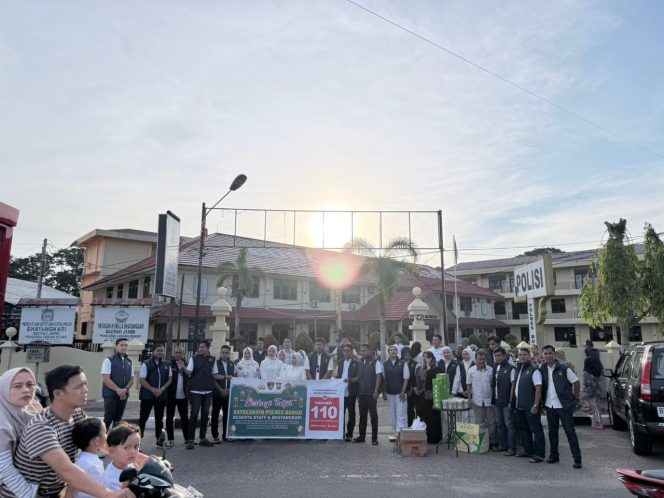 
 Satreskrim Polres Bungo Berbagi Takjil, Wujud Kepedulian di Bulan Ramadan