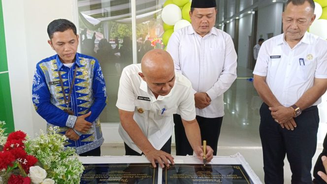 
 Kadis Kesehatan Dampingi Bupati Bungo Dedy Putra Meresmikan Puskesmas dan Pustu Secara Serentak