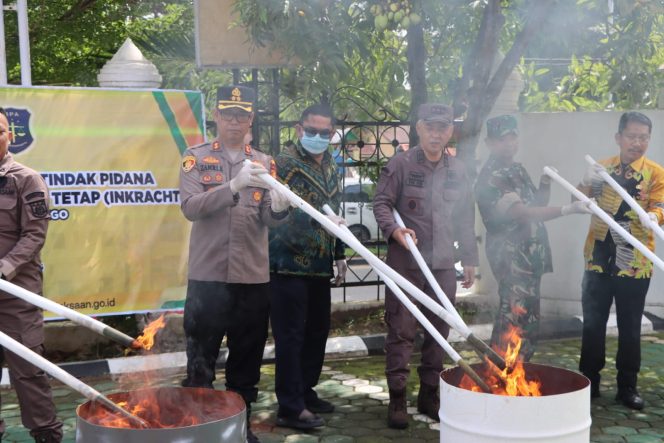 
 Kapolres Bungo Menghadiri Pemusnahan BB Tindak Pidana di Kejaksaan Negeri Bungo