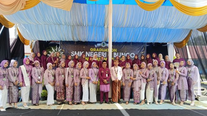 
 Acara Pelepasan Siswa Kelas XII SMKN 6 Bungo Berlangsung Sukses dan Meriah