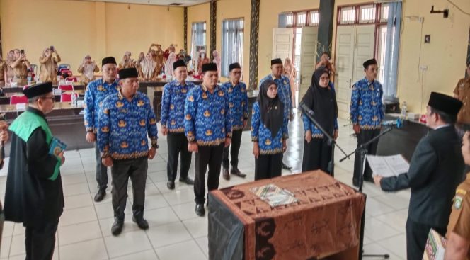 
 Baru 10 Kepala Sekolah SD dan SMP yang Resmi Dilantik oleh Sekda Bungo