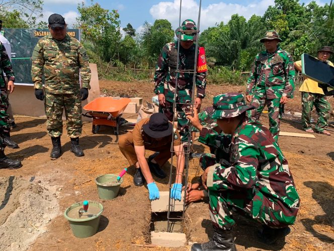 
 Simbol Dimulainya Pengabdian, Bupati Bungo Letakkan Batu Pertama Tugu TMMD Ke-129