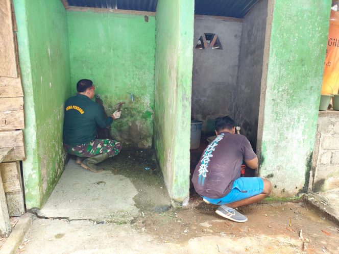 
 Satgas TMMD Ke-129 Mulai Kerjakan Rehabilitasi MCK untuk Tingkatkan Sanitasi Warga