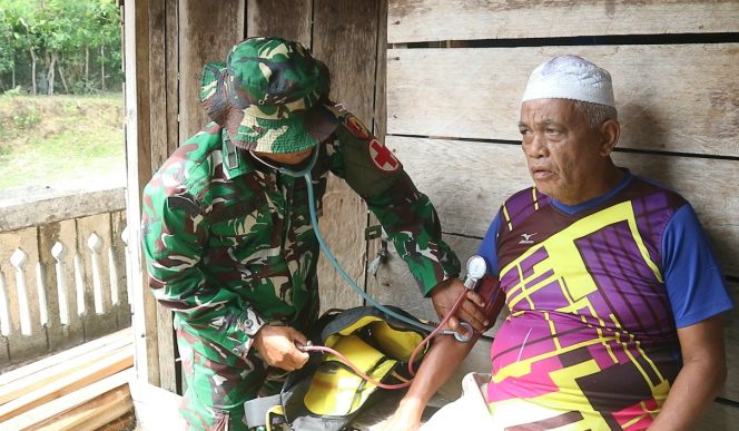 
 Disela-sela CKG, Serma Yulius (Purn) Terharu Desanya Menjadi Lokasi Pelaksanaan TMMD