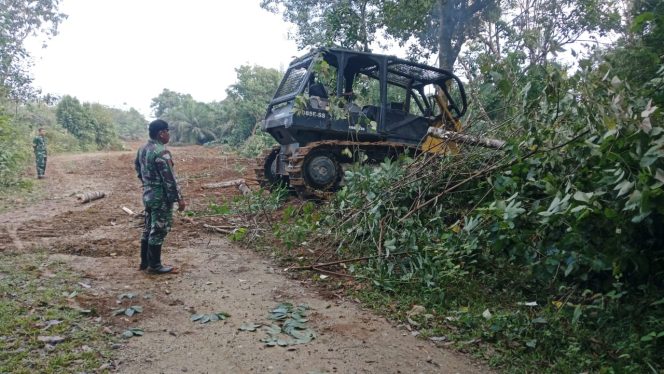 
 Kapten Inf Saiful Anwar Genjot Pengerjaan Jalan agar Sasaran Fisik ini dapat Selesai Tepat Waktu