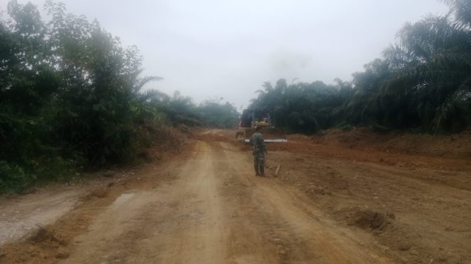 
 Pengerjaan Pembukaan Jalan di Lokasi TMMD Sudah Mencapai 50 Persen
