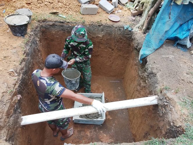 
 Pembuatan Bak Septic Tank oleh Satgas TNI Bagian Penting Mewujudkan Rumah yang Layak Huni