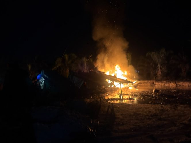 
 Tim Gabungan Tertibkan PETI di Sungai Buluh Bungo, 15 Rakit Penambangan Dilumpuhkan