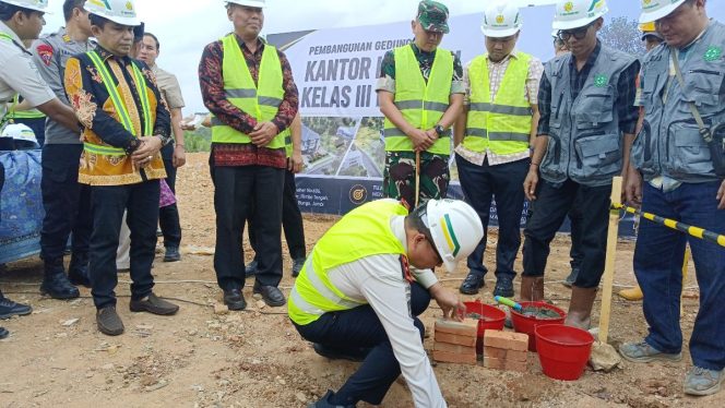 
 Peletakan Batu Pertama Menandai Dimulainya Pembangunan Gedung Kantor Imigrasi Kelas III Non Tpi Bungo