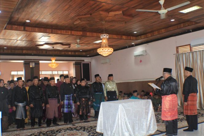 
 Lembaga Adat Kabupaten Bungo Dikukuhkan, Bupati Dedy Putra berharap Pengurus yang Baru Mampu Melestarikan Adat dan Budaya Bungo
