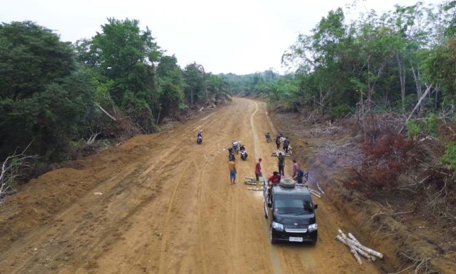 
 Pembukaan Jalan dalam Program TMMD Permudahkan Warga Mengambil dan Membawa Hasil Pertanian