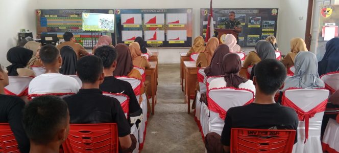 
 Pasiter Kodim 0416/Bute Kapten Inf Feri Erza Putra jadi Pemateri Penyuluhan Wawasan Kebangsaan di Lokasi TMMD Dusun Tanjung Agung